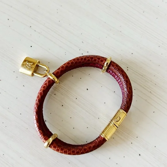 ❤️Louis Vuitton Lock Bracelet❤️ - Picture 4 of 4